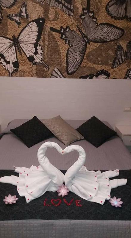 Deluxe Room with Spa Bath image 3