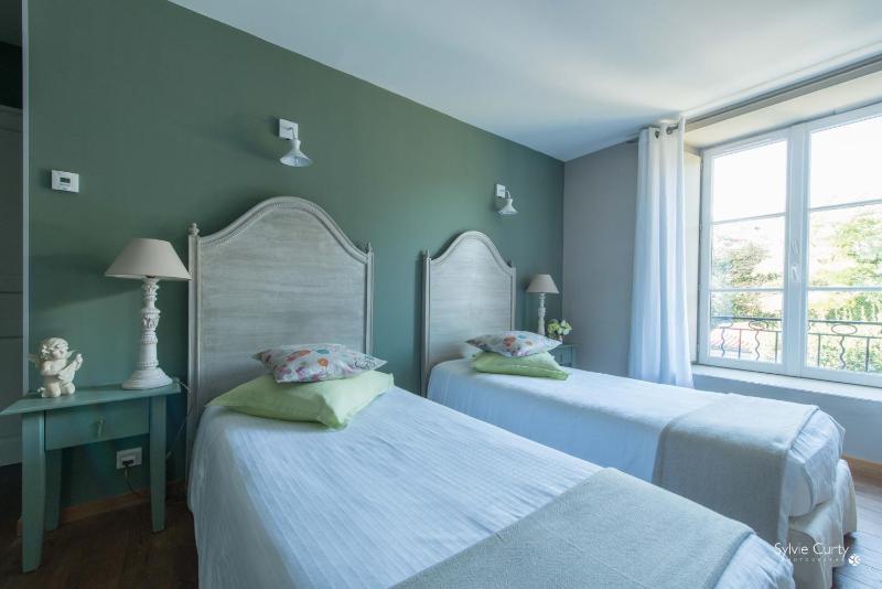 Entre Hotes - image 11