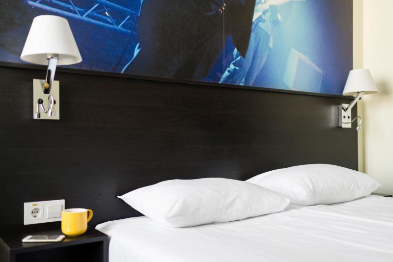 Standard Double Room image 2