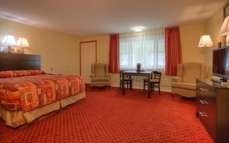 Queen Room Efficiency image 2