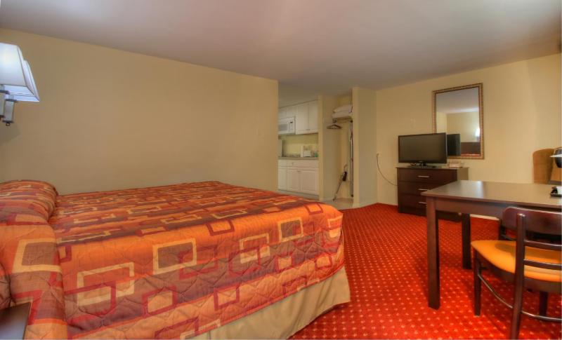 King Efficiency Room image 2