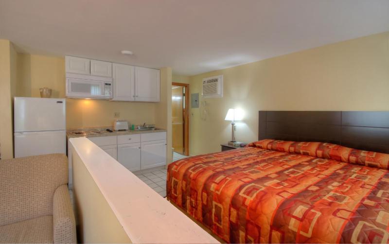 Honeymoon Suite Junior  image 3