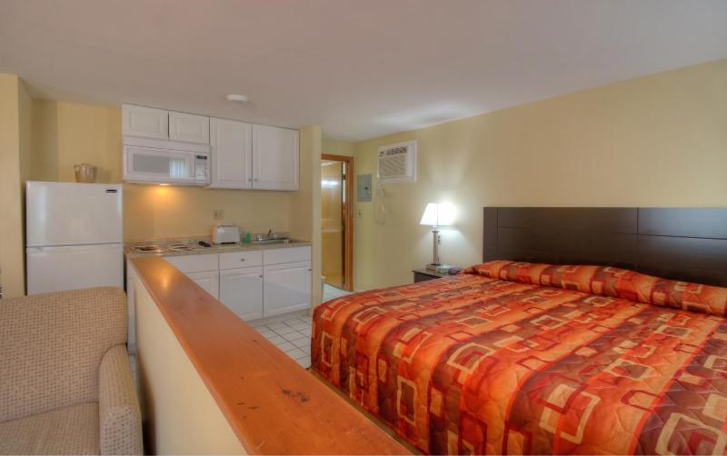 Honeymoon Suite Junior  image 2