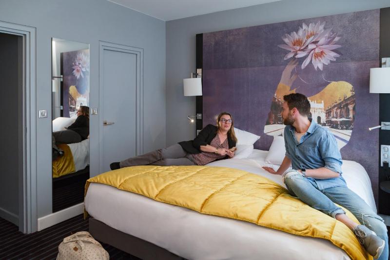 Superior Twin Room image 3