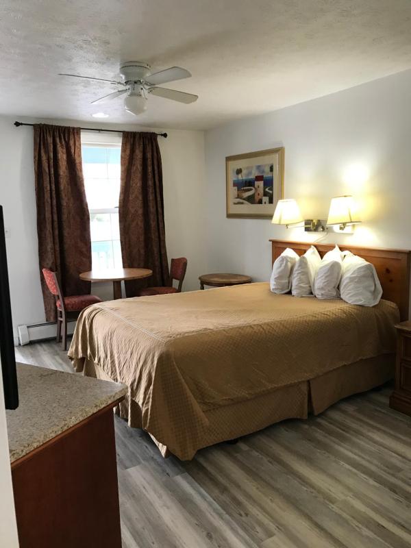 Queen Room image 2