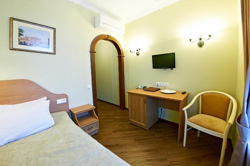 Single Room with Courtyard View image 1