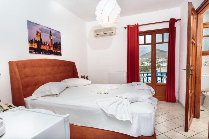 Double or Twin Room with Sea View image 4