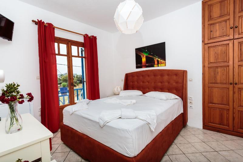 Double or Twin Room with Sea View image 3