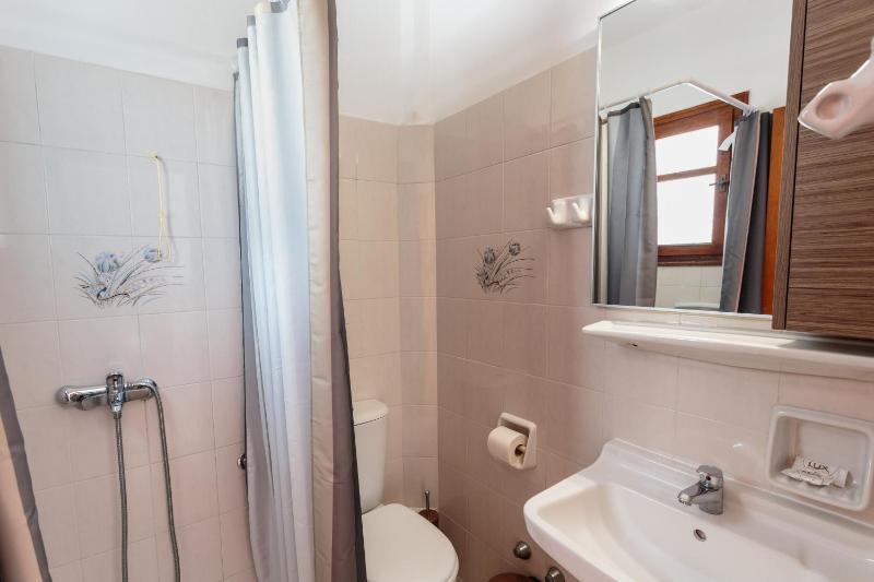 One-Bedroom Apartment - Ground Floor image 3