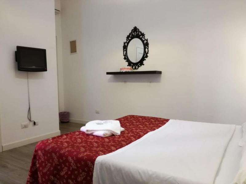 Double Room with Private Bathroom image 3