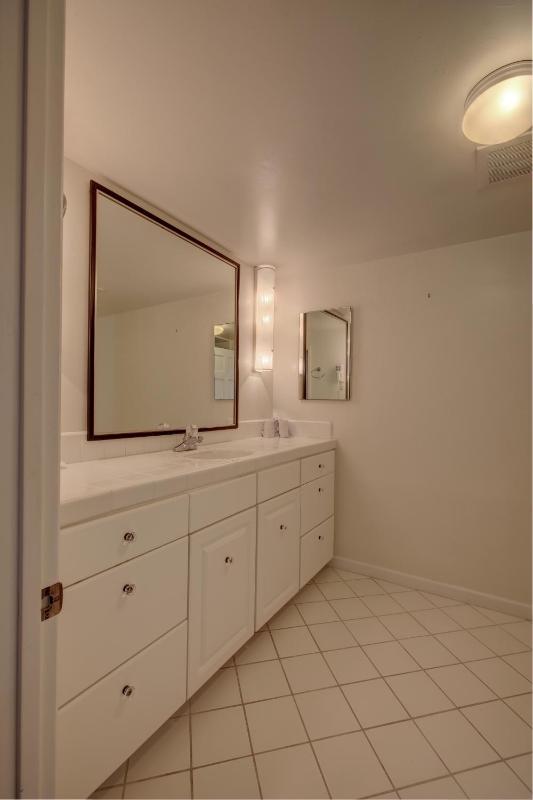 King Room - Non-Smoking image 3