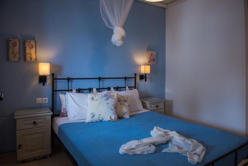 One-Bedroom Apartment with Sea View image 3