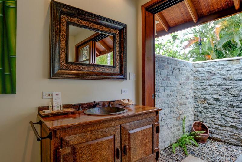 King Room Akala Manu image 3