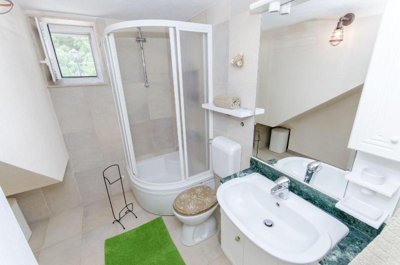 Three-Bedroom Villa image 3