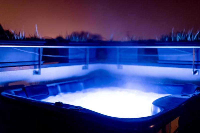 Apartamenty Villa Baltica Rewal - jacuzzi na dachu wi-fi parking w cenie - image 13