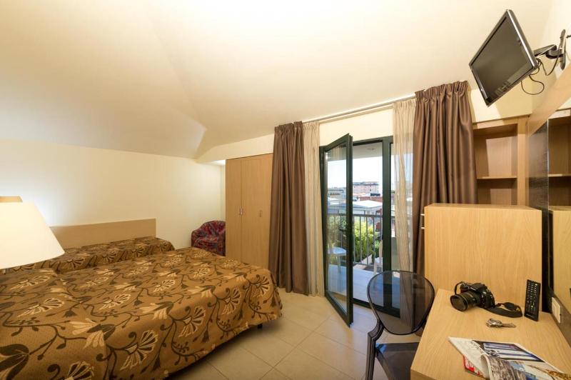 Classic Double Room with Balcony image 1