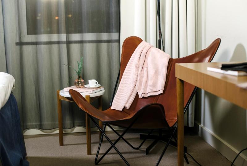 Standard Twin Room with Bathtub image 4