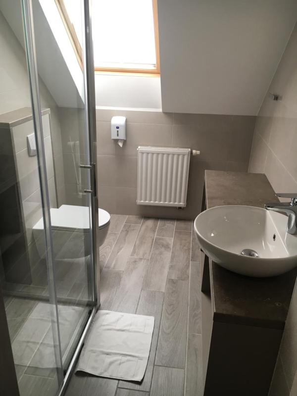 Twin Room with Shared Bathroom image 2
