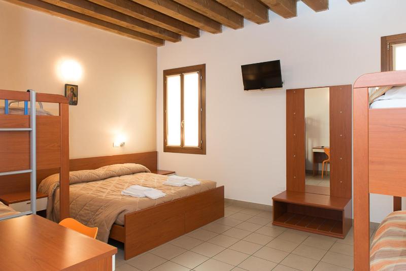 Quadruple Room image 1