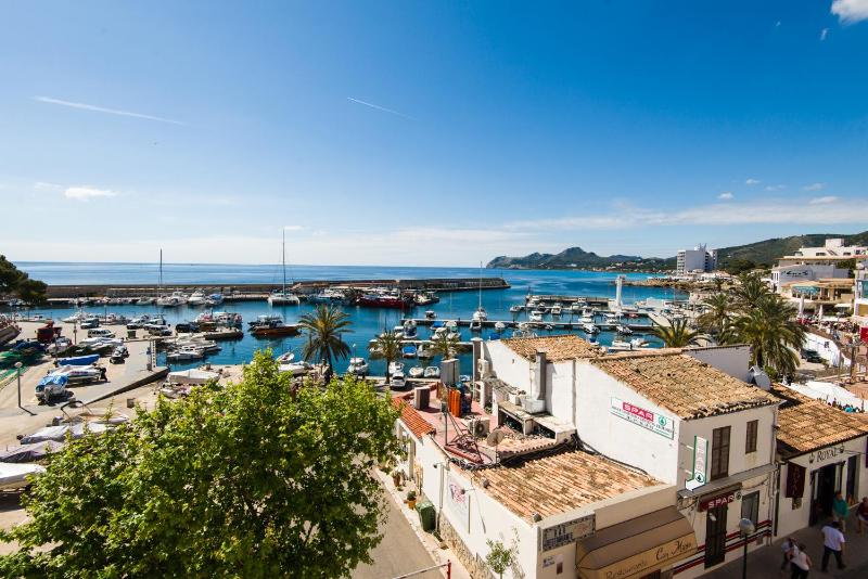 Double Room with Sea View image 4