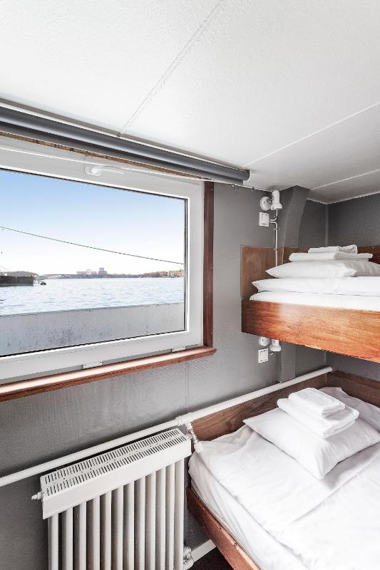 Economy Double Cabin with Shared Bathroom - Sea View image 4