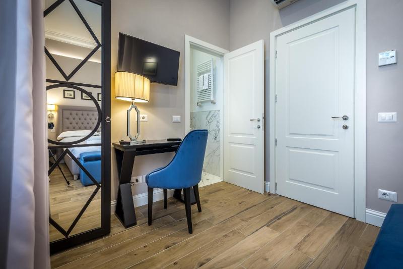 Economy Double Room image 4