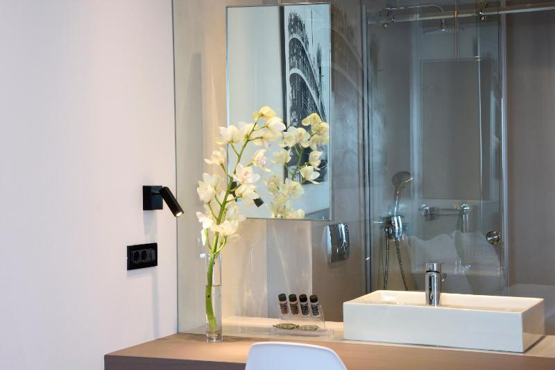 Double or Twin Room with Sea View image 3