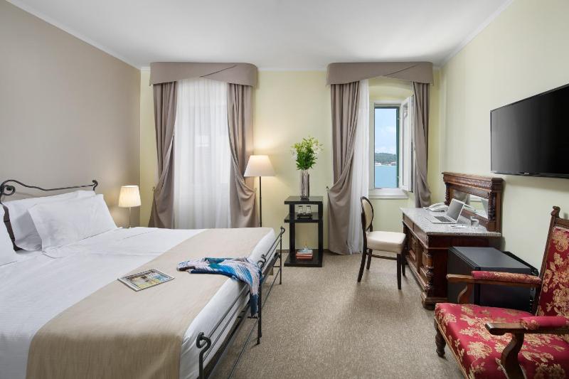 Comfort Double Room with Sea View image 1