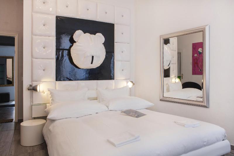 Style Double Room image 4