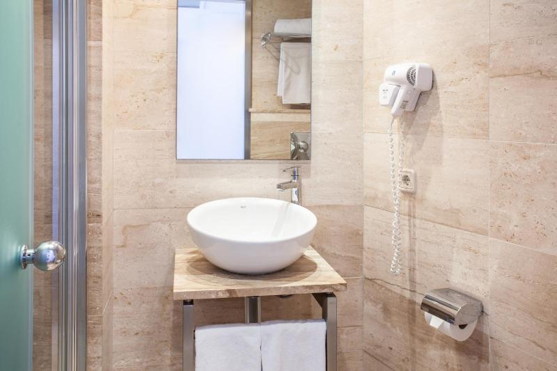 Double Room with Sea Side View image 4