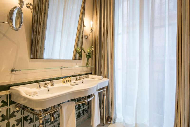 Superior Room image 2