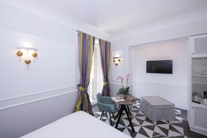 King Room with Balcony image 4