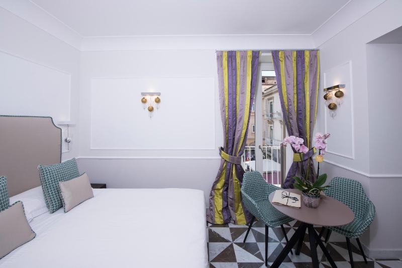 King Room with Balcony image 3