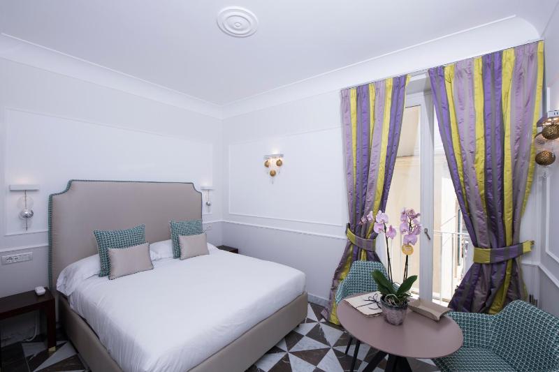 King Room with Balcony image 2