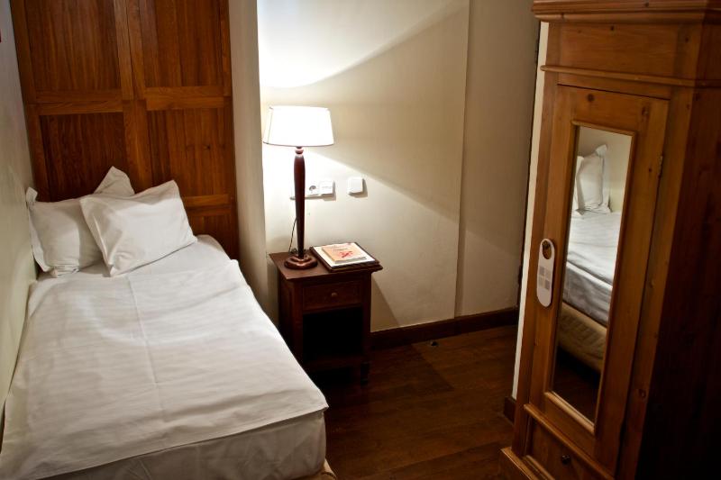 Tourist Class Single Room  image 1