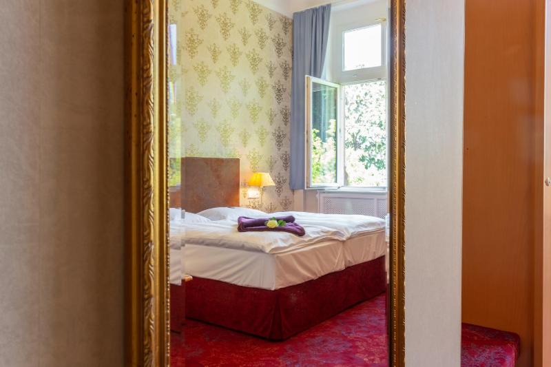 Superior Double Room image 3