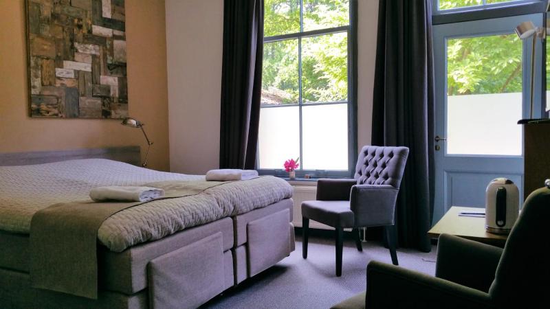 Double Room with Private Bathroom image 1