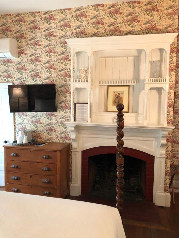 Queen Room image 3