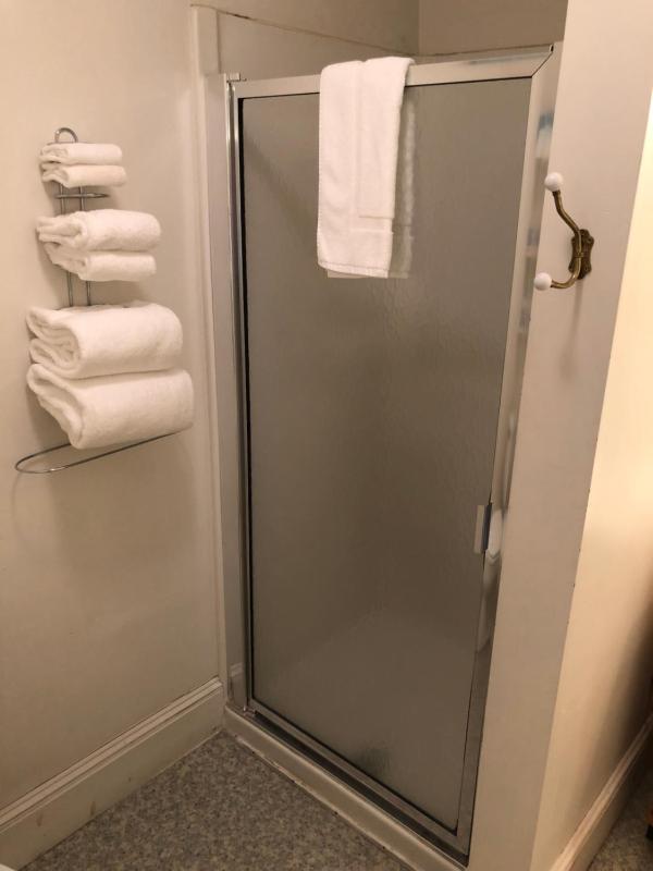 Standard Queen Room image 3