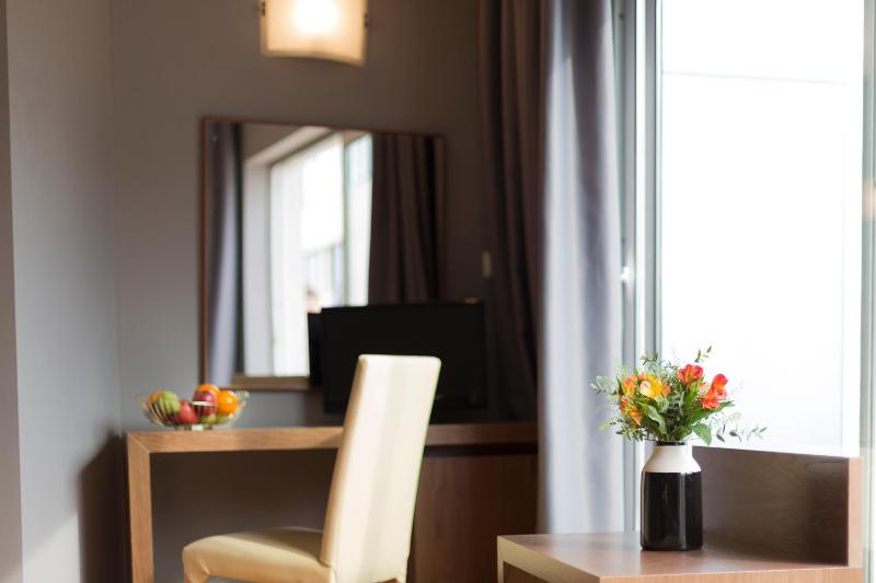 Queen Suite with Sea View image 1