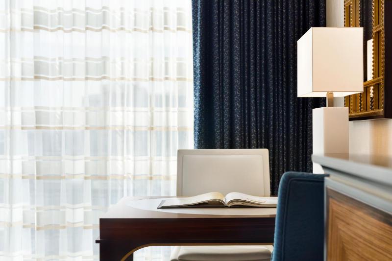 Fairmont King Room image 3