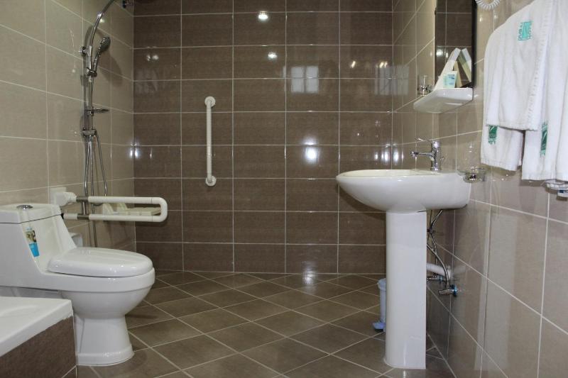 Double or Twin Room image 3