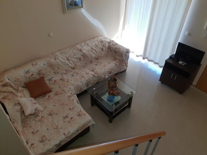 Deluxe Two-Bedroom Apartment image 3