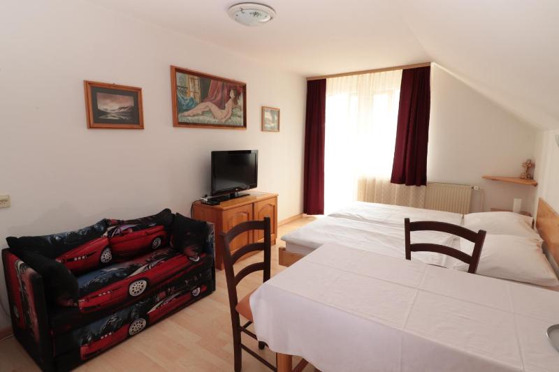 Studio Apartment (2 Adults) image 4