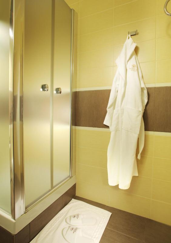 Double or Twin Room image 3