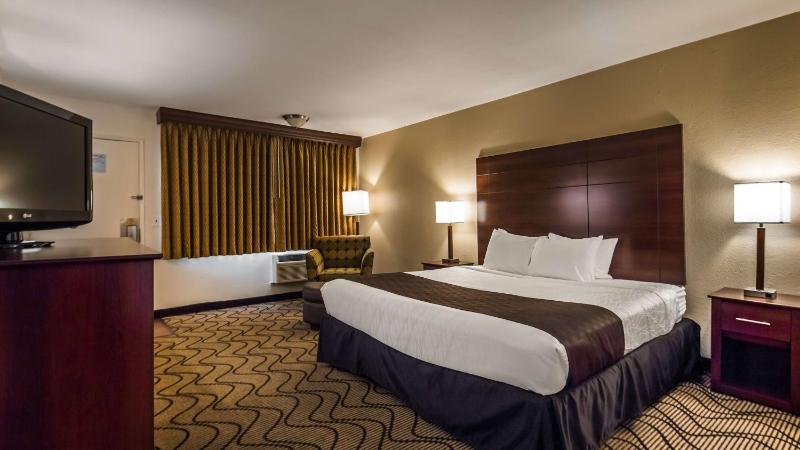 King Room - Non-Smoking image 3