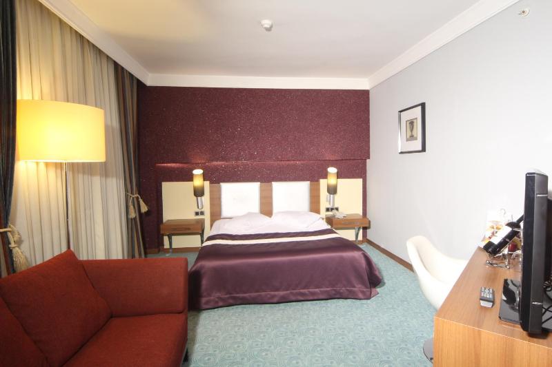 Superior Queen Room image 4