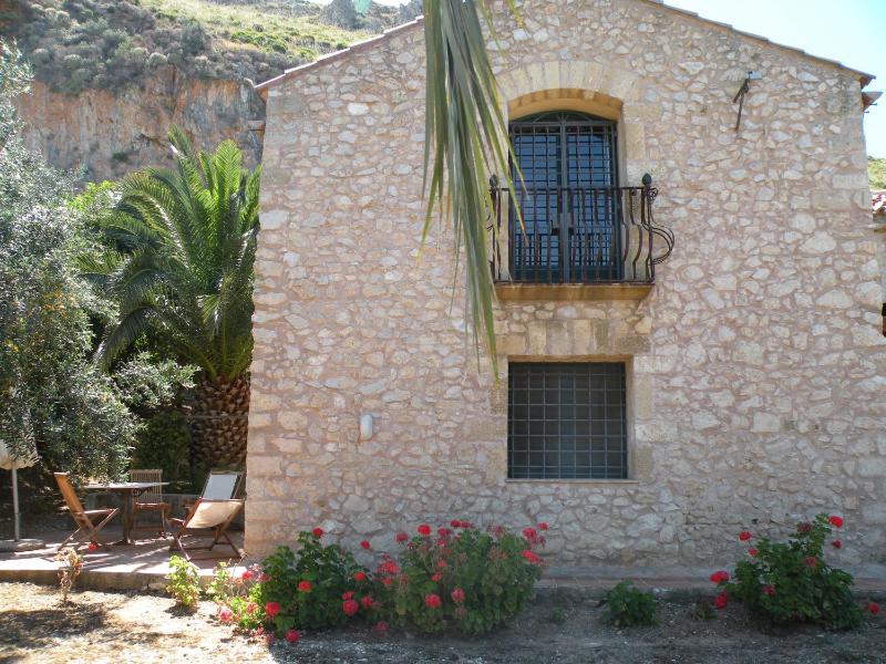 the ancient sicilian house near zingaro reserve Scopello Images