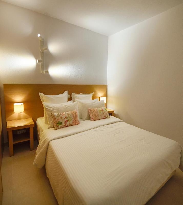 Deluxe Suite with Sea View image 3