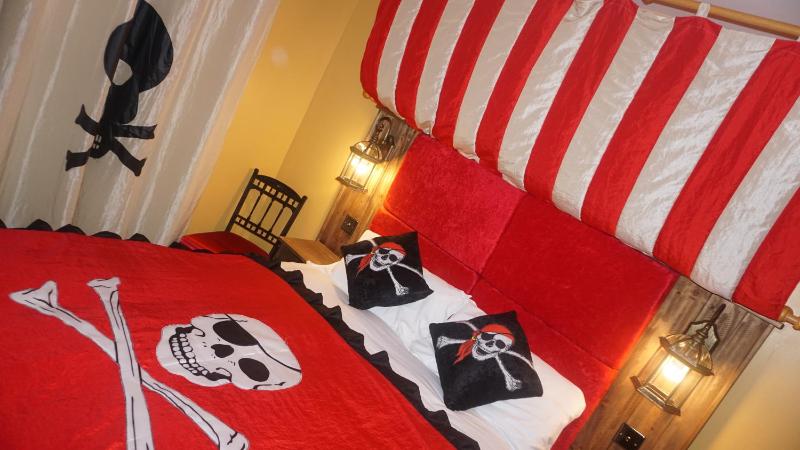 Pirate Double Deluxe Room image 3